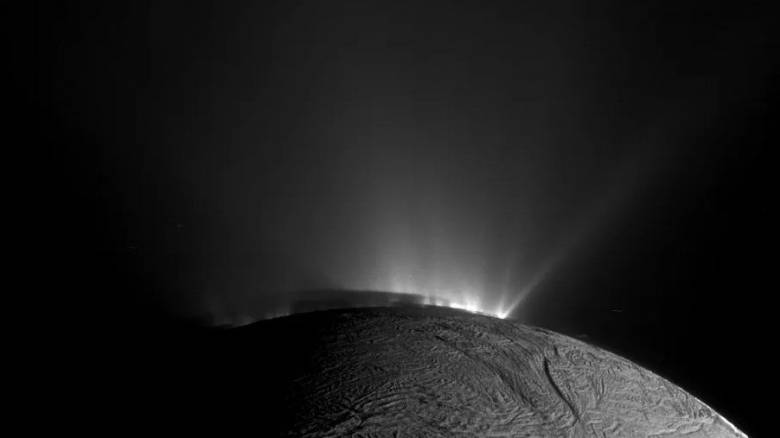 Αυξήθηκαν οι πιθανότητες να υπάρχει ζωή σε ένα από τα φεγγάρια του Κρόνου