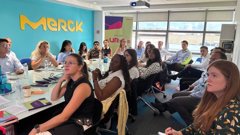 «FutURe» roundtable: Η Merck Ελλάδας βάζει στο μικροσκόπιο τις απόψεις της Γενιάς Z