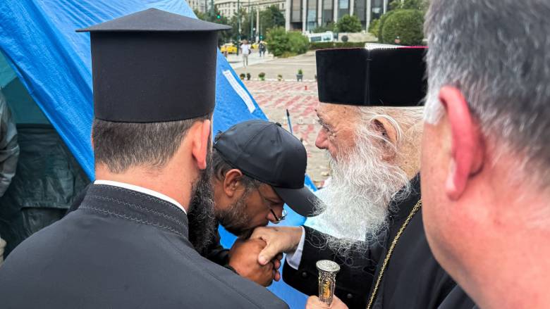 Στο πλευρό του Πάνου Ρούτσι ο αρχιεπίσκοπος Ιερώνυμος