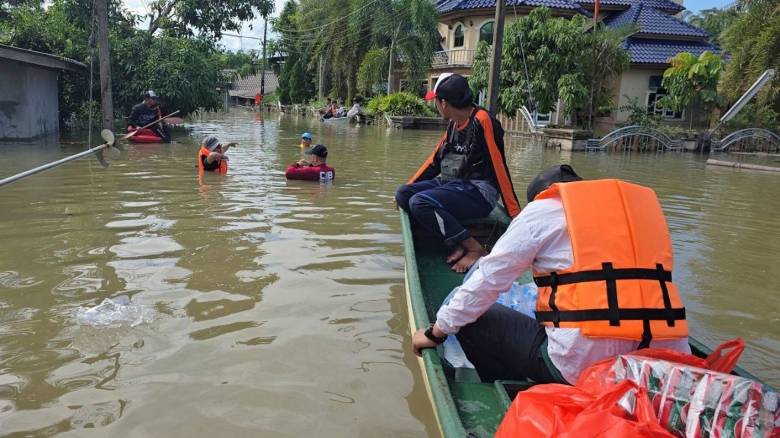 Τουλάχιστον 22 άτομα έχασαν την ζωή τους από τις πλημμύρες στην Ταϊλάνδη
