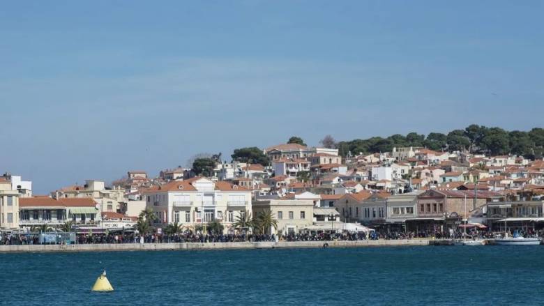 Μυτιλήνη: Κατολίσθηση στο Πλωμάρι - Κομμένος στα δύο ο δρόμος