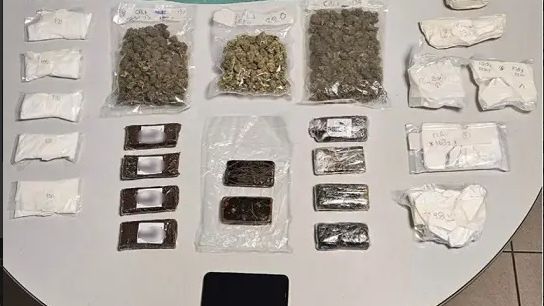 Θεσσαλονίκη: Χειροπέδες σε 42χρονη που φυλούσε 1,5 κιλό κοκαΐνης για λογαριασμό έγκλειστου