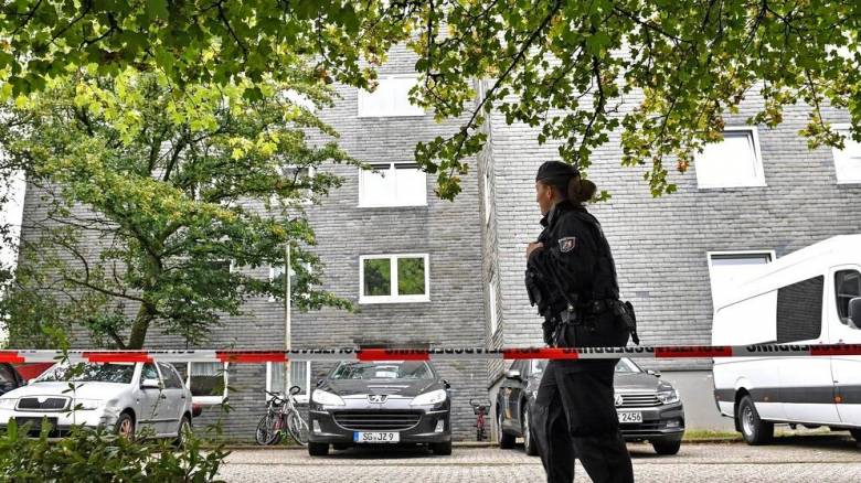 Μαχαίρωσαν δήμαρχο στη Γερμανία - Ανθρωποκυνηγητό για τους δράστες