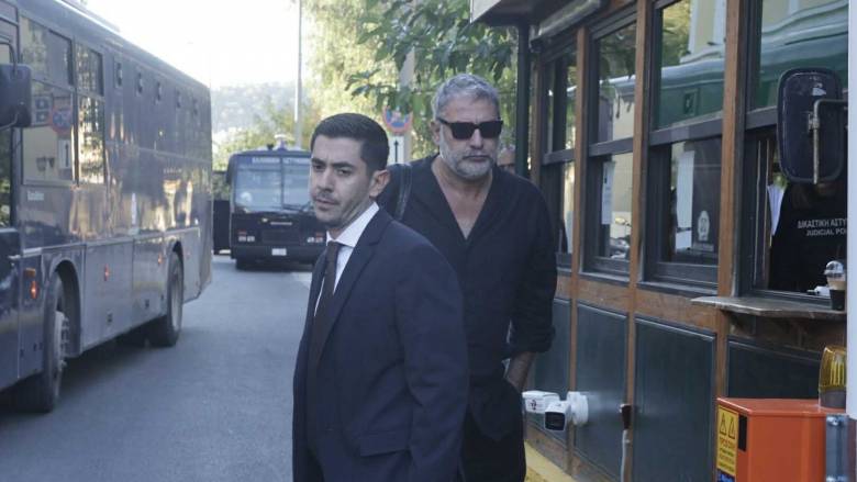 Στην Ευελπίδων ο Μπισμπίκης για το τροχαίο στη Φιλοθέη - Αντιμέτωπος με πρόστιμο 1200 ευρώ