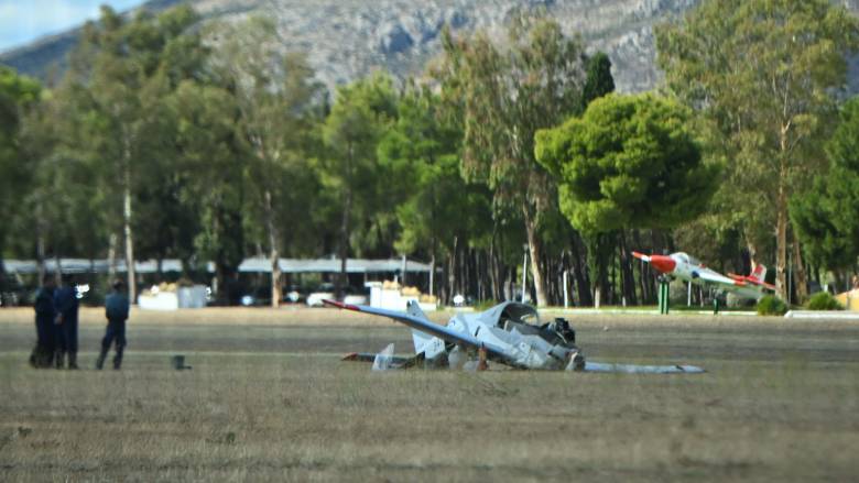 Ατύχημα με εκπαιδευτικό αεροπλάνο στο Τατόι - Βγήκε από τον αεροδιάδρομο
