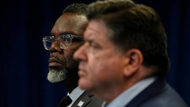 Να φυλακιστούν ο δήμαρχος Σικάγο και ο κυβερνήτης του Ιλινόι ζητάει ο Τραμπ