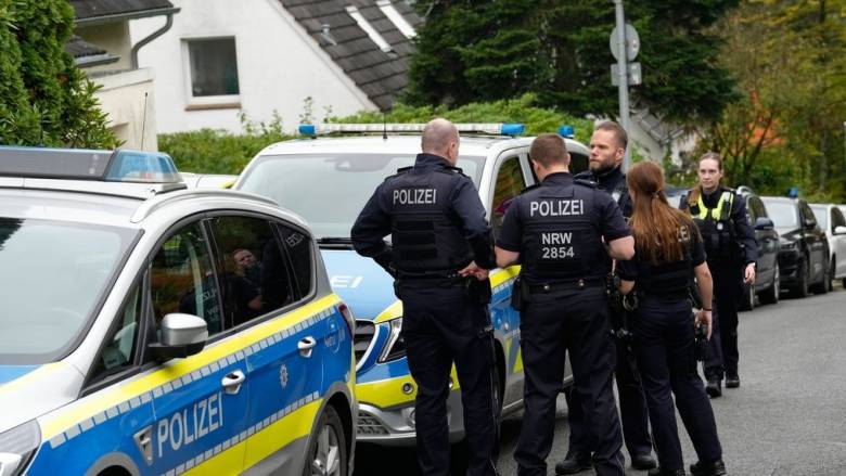 Γερμανία: Συνήλθε η δήμαρχος που δέχθηκε επίθεση με μαχαίρι - Κατονόμασε ως δράστη την 17χρονη κόρη