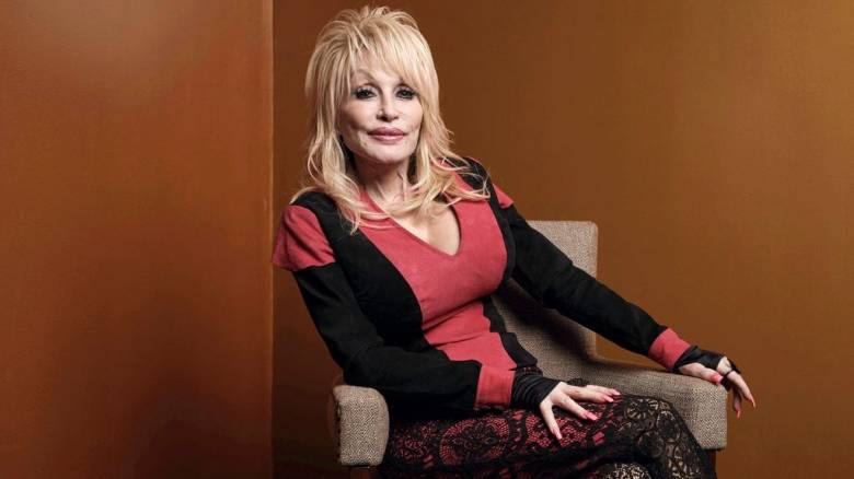 «Δεν πέθανα ακόμη»: Η Ντόλι Πάρτον για τις φήμες που τη θέλουν ετοιμοθάνατη