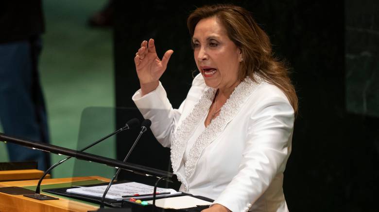 Ανοίγει ο δρόμος για την παύση της προέδρου του Περού: Της καταλογίζουν «ηθική ακαταλληλότητα»