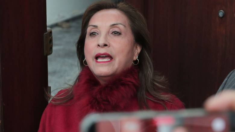 Περού: Δεν θα ζητήσει άσυλο σε άλλη χώρα μετά την καθαίρεσή της, ξεκαθαρίζει η Μπολουάρτε