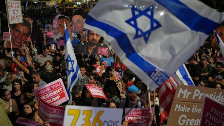 Live από το Ισραήλ: Στην πλατεία Ομήρων στο Τελ Αβίβ Γουίτκοφ, Κούσνερ και Ιβάνκα Τραμπ