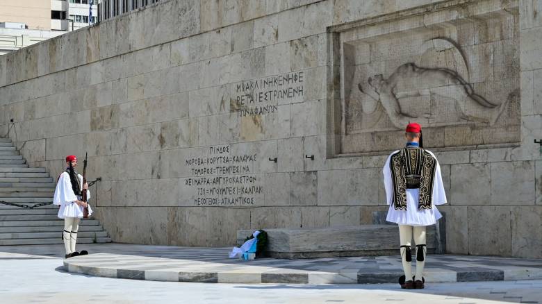 Χατζηδάκης: Τα μνημεία των ηρώων δεν είναι χώροι για διαμαρτυρίες
