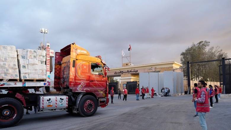 Δεκάδες φορτηγά εισήλθαν με ανθρωπιστική βοήθεια στη Γάζα - «Να ανοίξουν τα περάσματα» ζητά ο ΟΗΕ