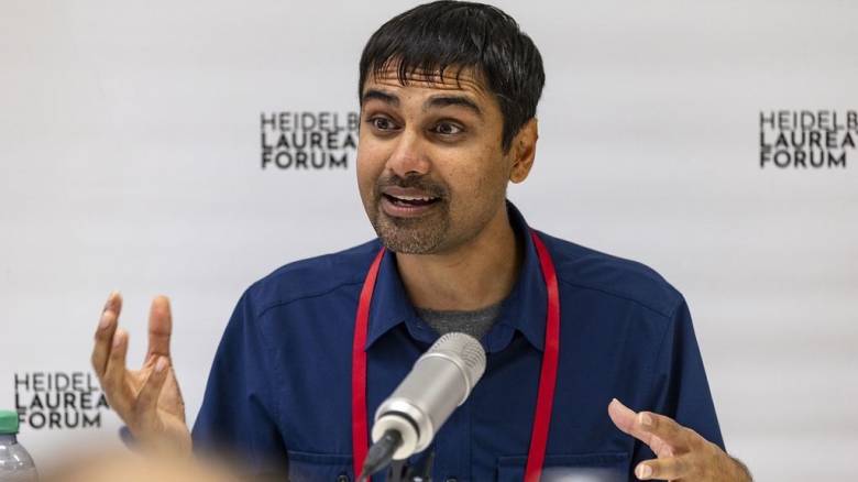 Σβέτακ Πατέλ: Ο επιστήμονας που έκανε την κάμερα του κινητού ιατρικό εργαλείο