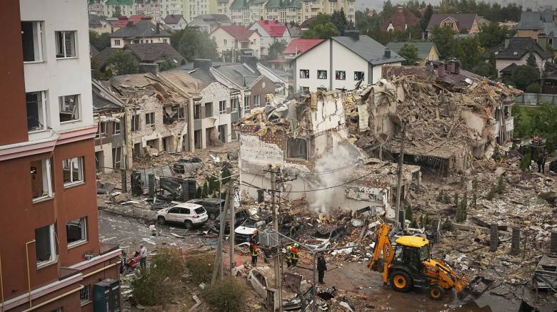 Στο σκοτάδι για ώρες, επτά περιφέρειες στην Ουκρανία μετά από ρωσικά πλήγματα