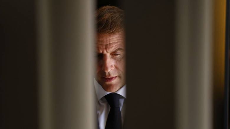 Γαλλία: Αντιμέτωπη με προτάσεις μομφής η νέα κυβέρνηση - Ο Μακρόν ζητά συνεργασία για σταθερότητα