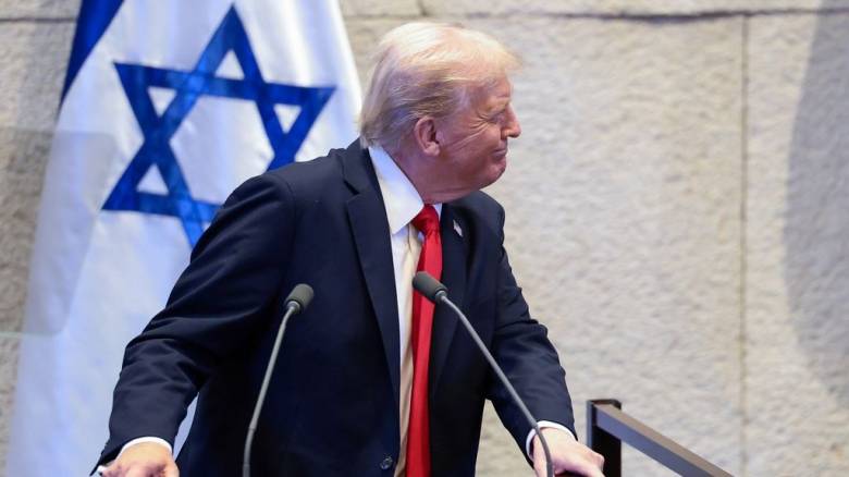 Ο Τραμπ καλεί τον Ισραηλινό πρόεδρο να απονείμει χάρη στον Νετανιάχου: «Ποιος νοιάζεται;»