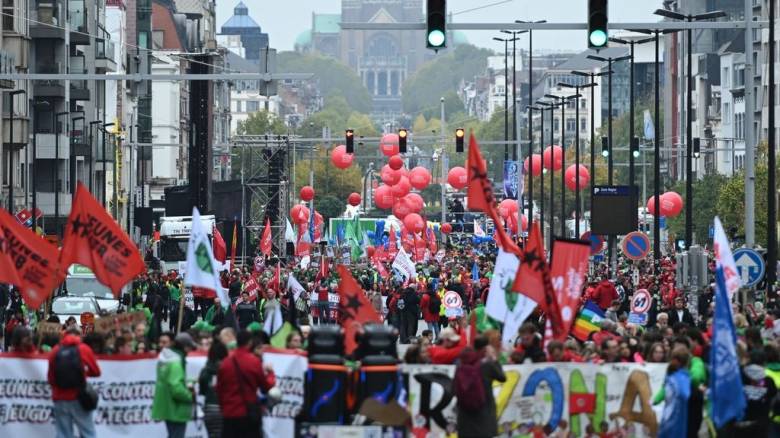 Απεργία κατά των μέτρων λιτότητας στο Βέλγιο: Πάνω από 100.000 διαδηλωτές στις Βρυξέλλες