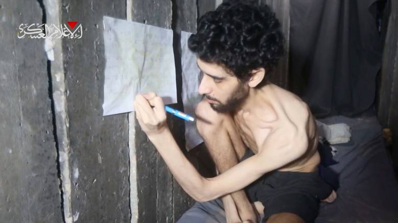 Ελεύθερος ο Ισραηλινός που έσκαβε τον τάφο του στα τούνελ της Χαμάς - Τα πρώτα λόγια των φίλων του