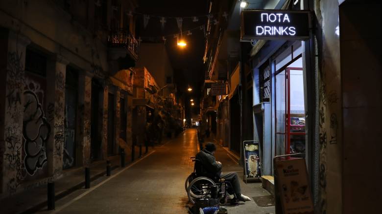 Αναστάτωση στο Μοναστηράκι μετά από πτώση δέντρου