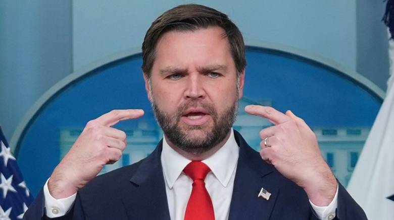 Ο Τζορτζ Στεφανόπουλος έκοψε... απότομα τη συνέντευξη με τον Τζέι Ντι Βανς σε ζωντανή εκπομπή