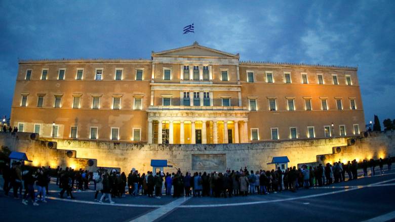 Μαρινάκης για Μνημείο Αγνώστου Στρατιώτη: «Ευτελή παιχνίδια της αντιπολίτευσης» - Τι λέει το ΠΑΣΟΚ