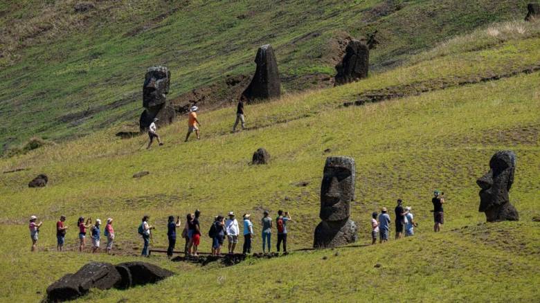 Τα αγάλματα του Νησιού του Πάσχα «περπάτησαν» μέχρι τις θέσεις τους, επιβεβαιώνει έρευνα