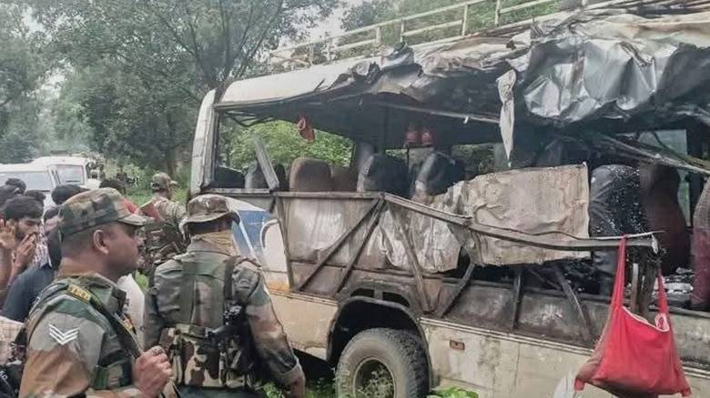 Ινδία: Είκοσι νεκροί μετά από πυρκαγιά σε λεωφορείο