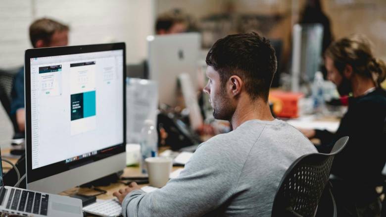 Πληροφορική: Οι νέοι τομείς επέκτασης, το ΑΙ, η άμυνα και οι επόμενες εξαγορές