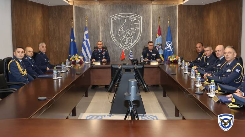ΜΟΕ: Συνάντηση του Αρχηγού Τακτικής Αεροπορίας με τον Τούρκο ομόλογό του στη Λάρισα