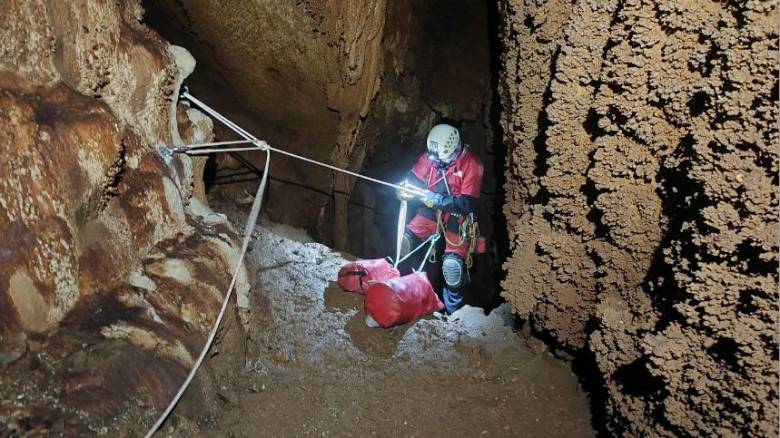 Τέσσερα κατακόρυφα σπήλαια της Αμοργού αποκαλύπτονται - Έχουν βάθος από 28 έως 62 μέτρα