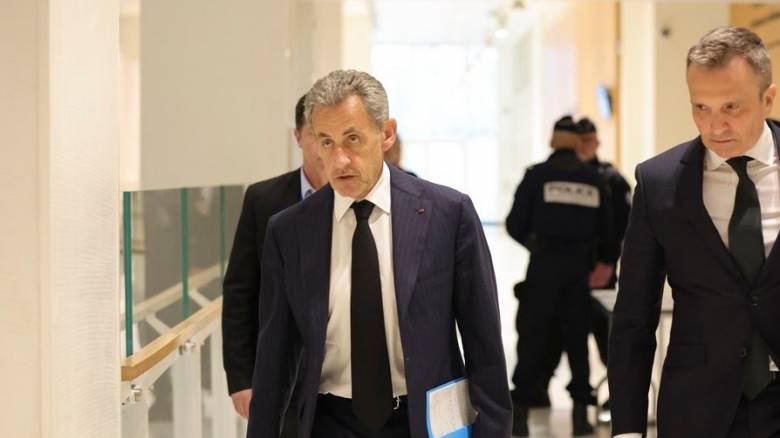 Από το Ελιζέ στη... φυλακή - Πώς ο Νικολά Σαρκοζί κατέληξε στη Λα Σαντέ και οι επόμενες κινήσεις