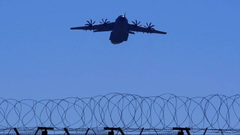 Βρετανία: Οι ένοπλες δυνάμεις θα μπορούν να καταρρίπτουν drones που απειλούν βάσεις τους