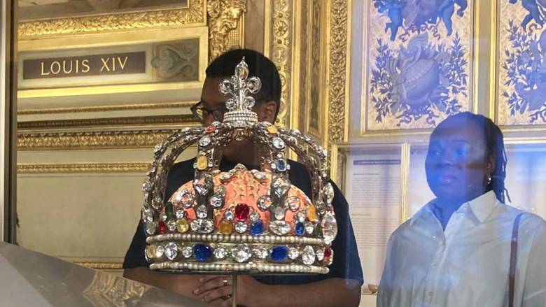 Λούβρο: Εγκληματική οργάνωση πίσω από τη ληστεία «βλέπουν» οι αρχές - Άφαντοι οι δράστες