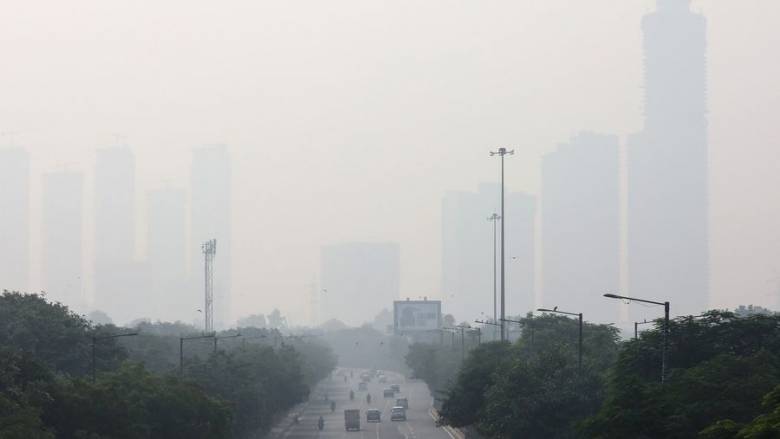 Σε πυκνό νέφος «τυλίχτηκε» το Νέο Δελχί - Τα πυροτεχνήματα και οι ρυπογόνοι εορτασμοί του Ντιβάλι