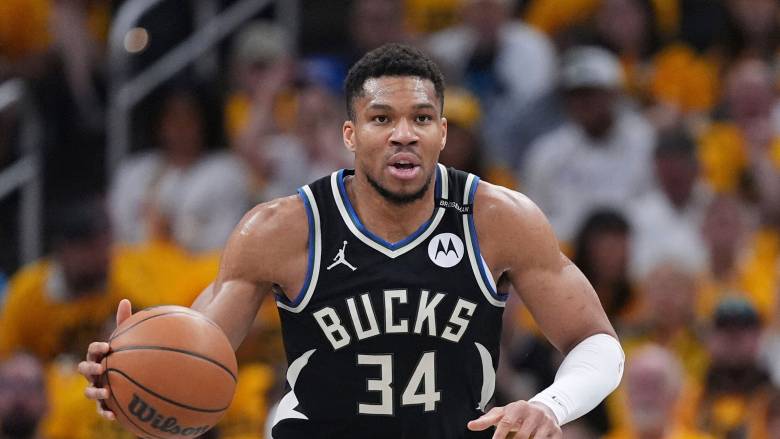 O Γιάννης Αντετοκούνμπο 4ος πιο καλοπληρωμένος παίκτης του NBA σύμφωνα με τη λίστα του Forbes