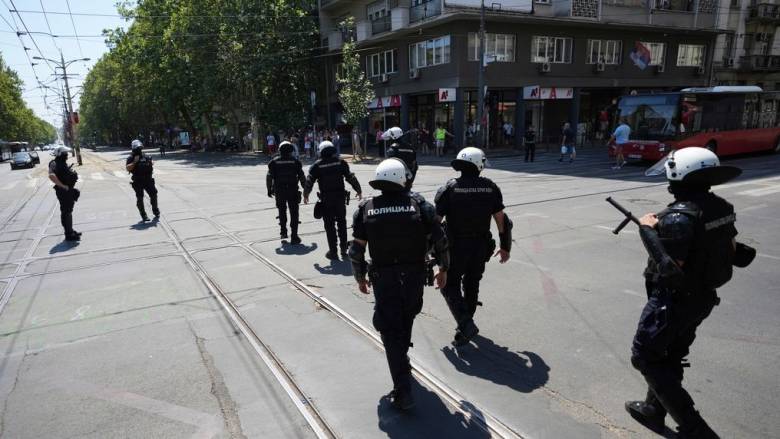 Σερβία: Συναγερμός κοντά στο κοινοβούλιο - Συνελήφθη άνδρας για πυροβολισμούς, ένας τραυματίας