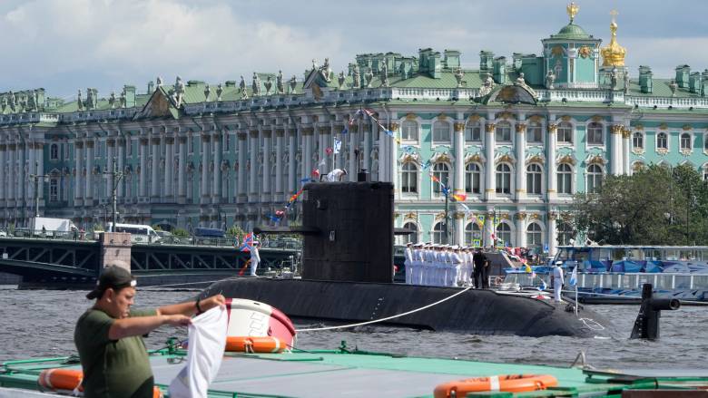 Ρωσία: Χάος από καραμπόλα οκτώ αυτοκινήτων στο κέντρο της Αγίας Πετρούπολης