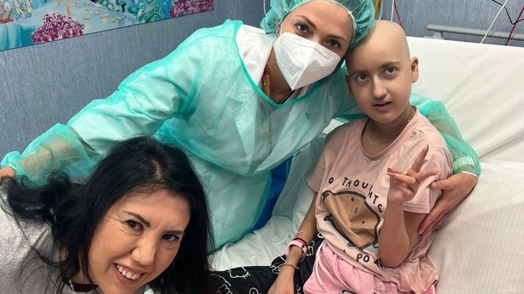 Μεταμόσχευση μυελού των οστών έσωσε τη ζωή 12χρονης - Το μήνυμα Γεωργιάδη