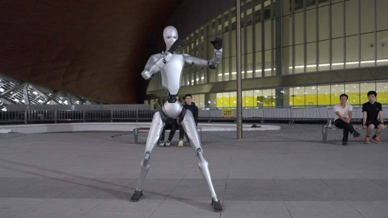 Μοντέλο, χορευτής μπαλέτου και καρατέκα: Το ρομπότ που εντυπωσιάζει με την ομαλή του κίνηση