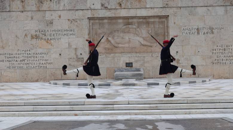 Άγνωστος Στρατιώτης: Το κρας τεστ της 28ης Οκτωβρίου, οι ενδοκυβερνητικοί τριγμοί και τα φίλια πυρά