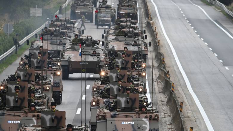 Θεσσαλονίκη: Εντυπωσιακές εικόνες από την πρόβα για την παρέλαση της 28ης Οκτωβρίου