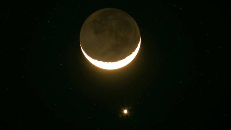 Πότε θα αποκτήσει η Γη δύο φεγγάρια γύρω από την τροχιά της; Οι αστρονόμοι απαντούν