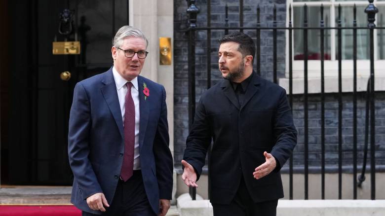 Ο Στάρμερ καλεί για ενίσχυση του Κιέβου με όπλα μεγάλης εμβέλειας, μετά από συνάντηση με Ζελένσκι