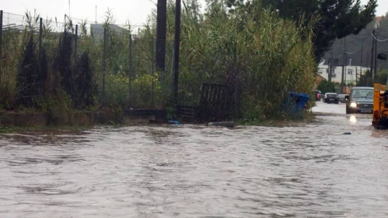 Χάος από τις πλημμύρες στο Μεσολόγγι -  Μετρούν τις πληγές τους οι κάτοικοι