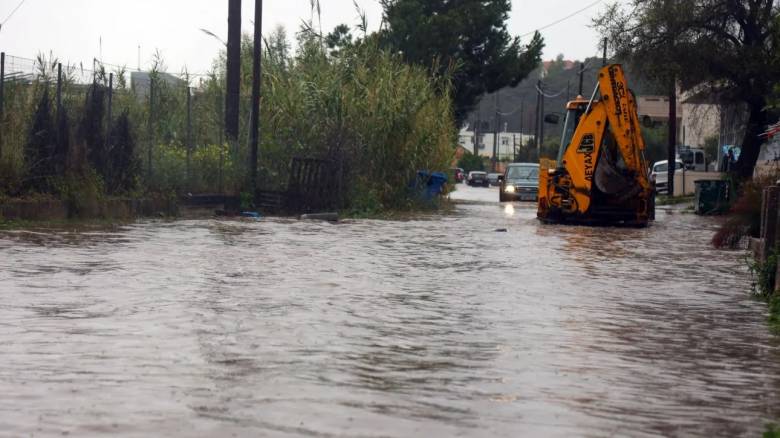 Η κακοκαιρία Byron σαρώνει τη Λακωνία: «Ποτάμια λάσπης» σε χωριό στο Γύθειο - Δείτε βίντεο