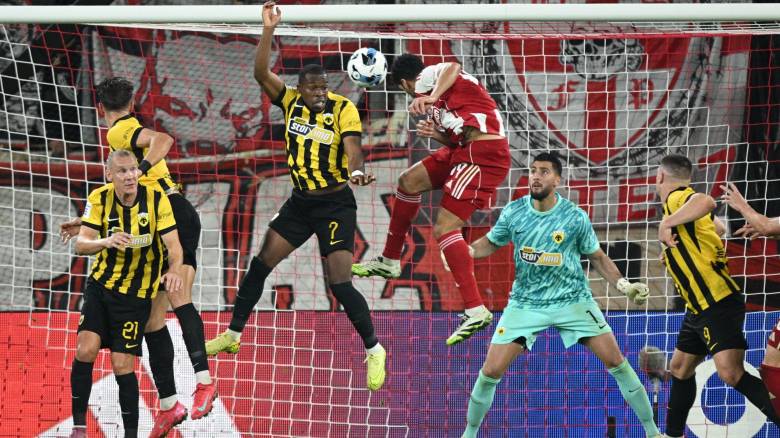 Κυρίαρχος ο Ολυμπιακός στο ντέρμπι με την ΑΕΚ νίκησε με 2-0