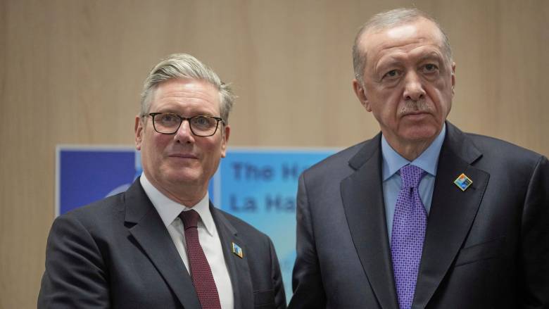 Στην Τουρκία ο Στάρμερ - Στο επίκεντρο της συνάντησης με Ερντογάν η πώληση Eurofighter στην Άγκυρα