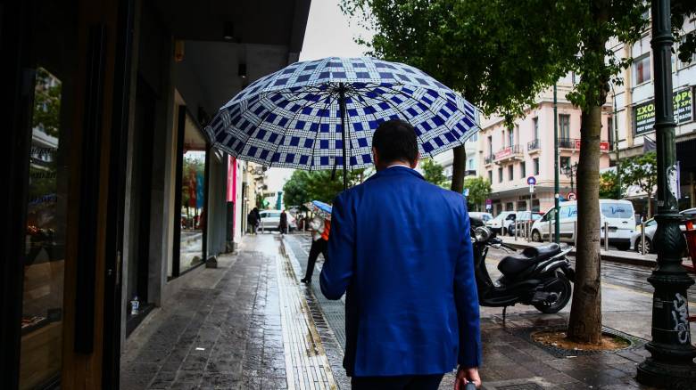 Διπρόσωπος καιρός: 30άρια σε Κρήτη, Θεσσαλία, Πελοπόννησο - Βροχές εξπρές στο Αιγαίο