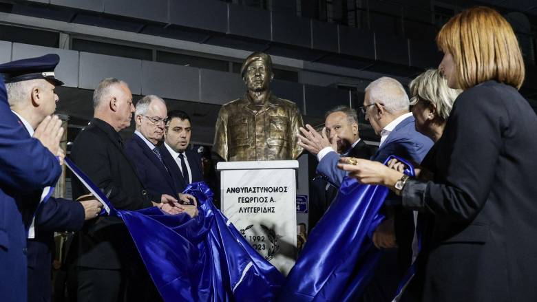 Συγκίνηση στα αποκαλυπτήρια της προτομής του Γιώργου Λυγγερίδη στη Θεσσαλονίκη